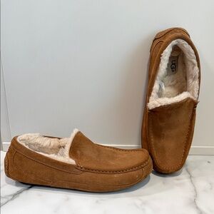 UGG Men's Ascot Chestnut Suede slippers size 9